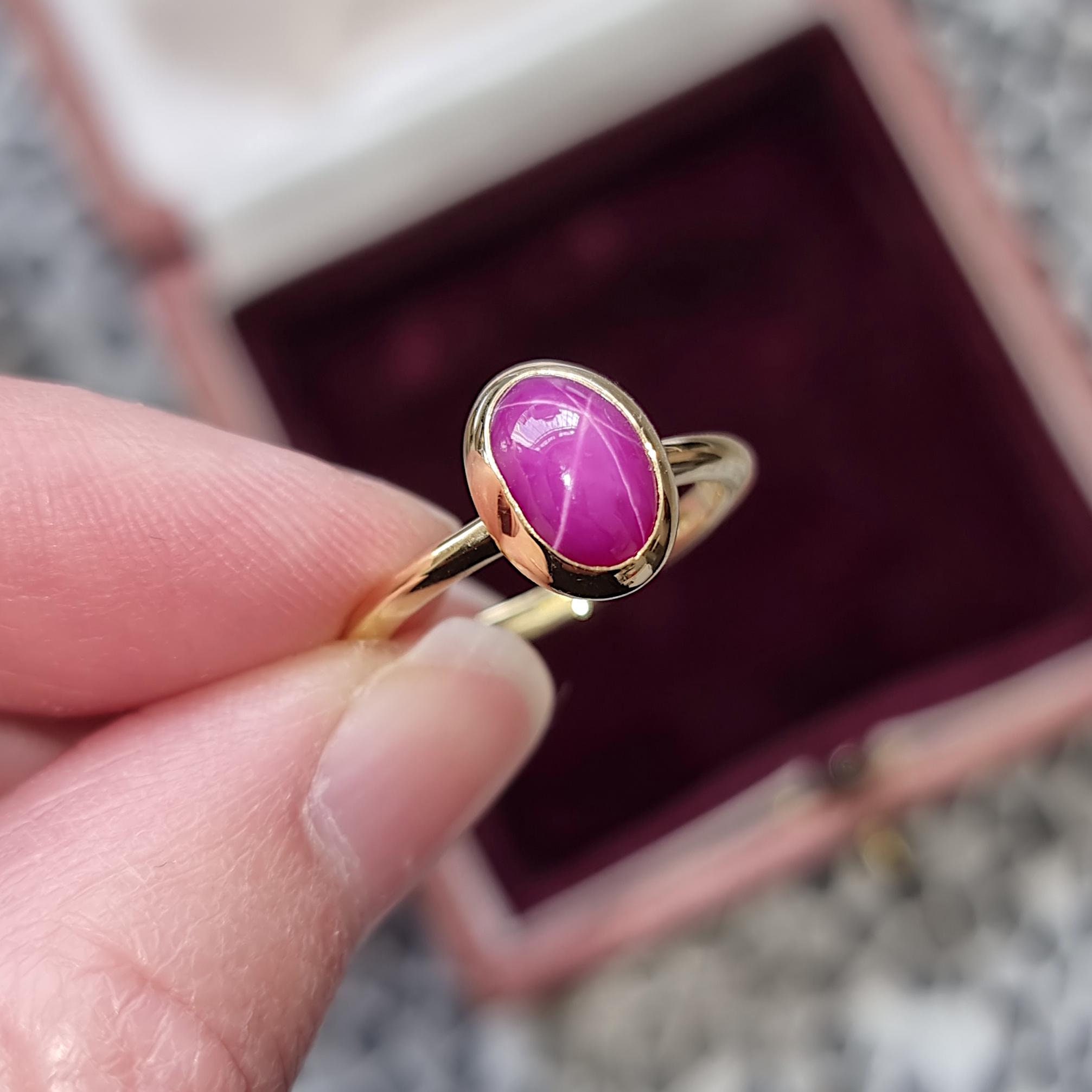 Vintage 18ct Gold Star Ruby Solitaire Ring