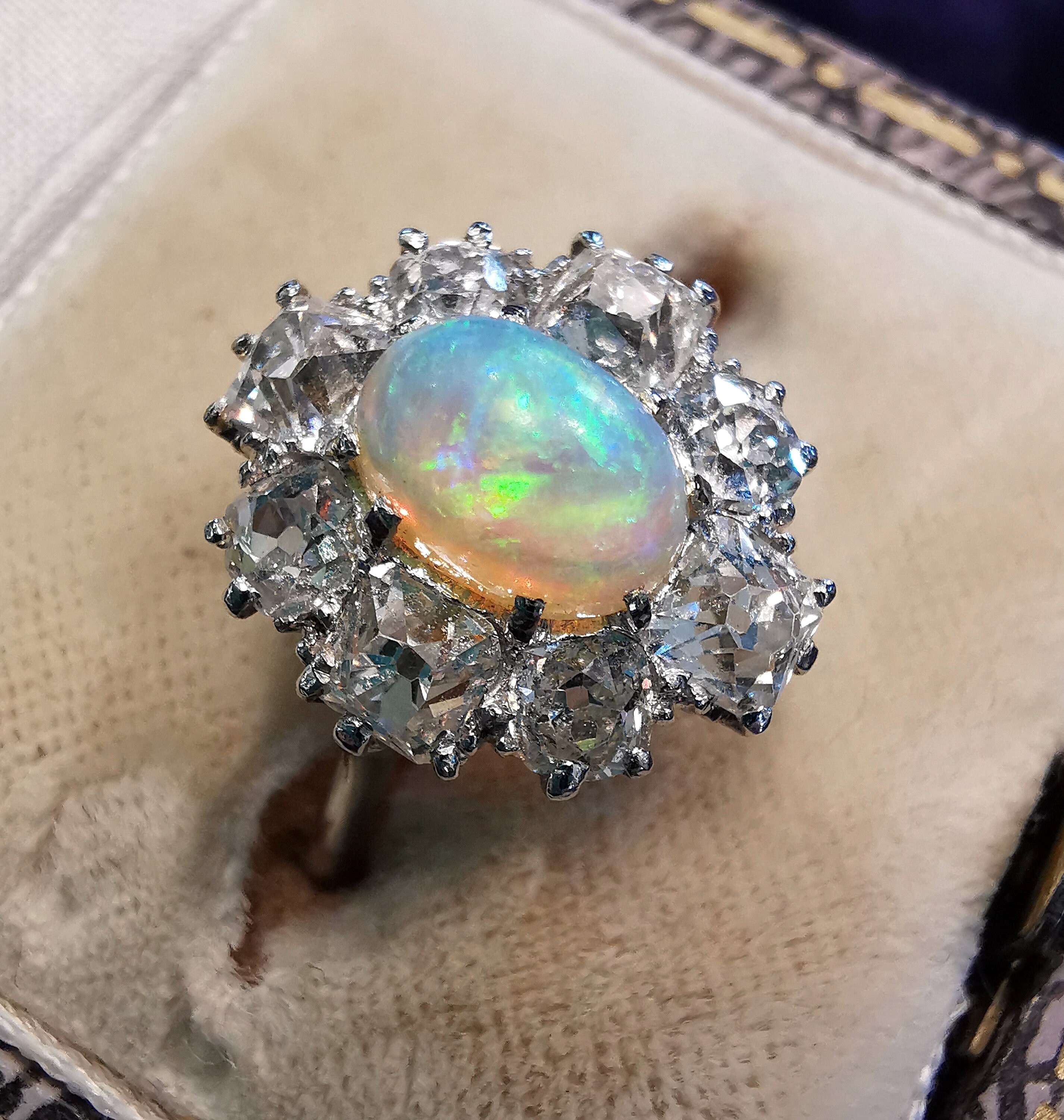 美品！オパール プラチナ　ダイヤ　リング プラチナブラックオパールリング リングサイズ13.5号 サイズ変更