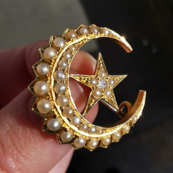 Victorian 18ct Gold Pearl & Diamond Crescent Broo… - image 1