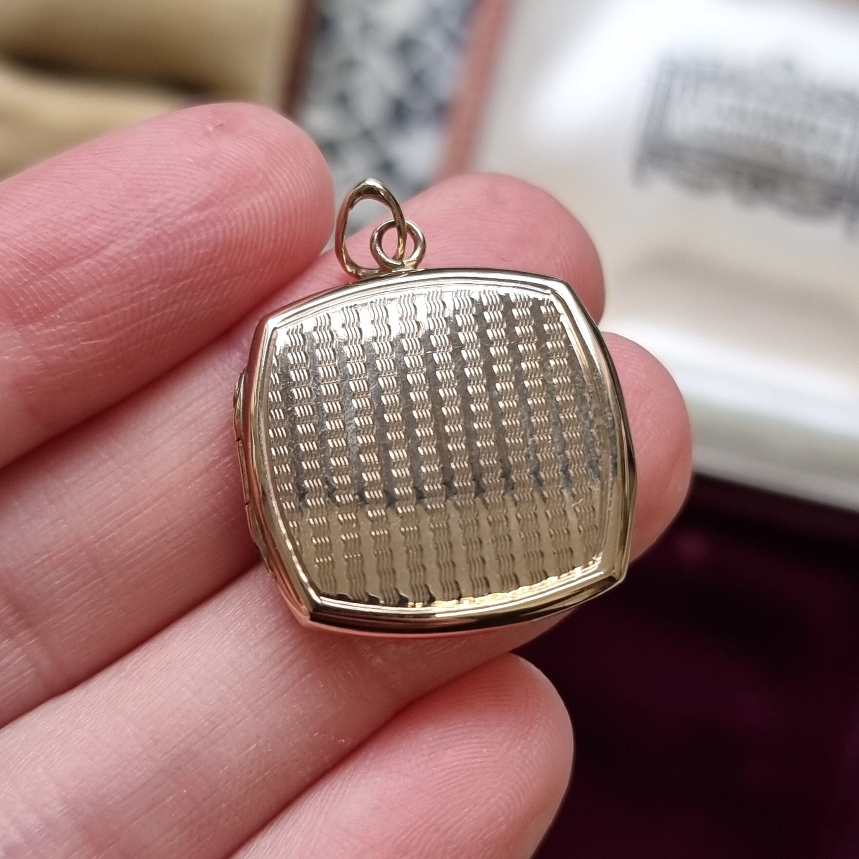 Locket Bon Vintage 9ct Yellow Gold Cushion Shaped Locket, Hallmarked Chester 1940 ...