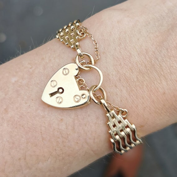 Vintage 9ct Gold Bracelet with Heart Padlock - image 1