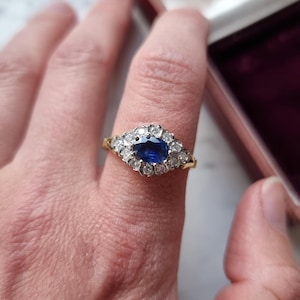Vintage 18ct Yellow & White Gold Sapphire and Diamond Cluster Ring modelled on the index finger
