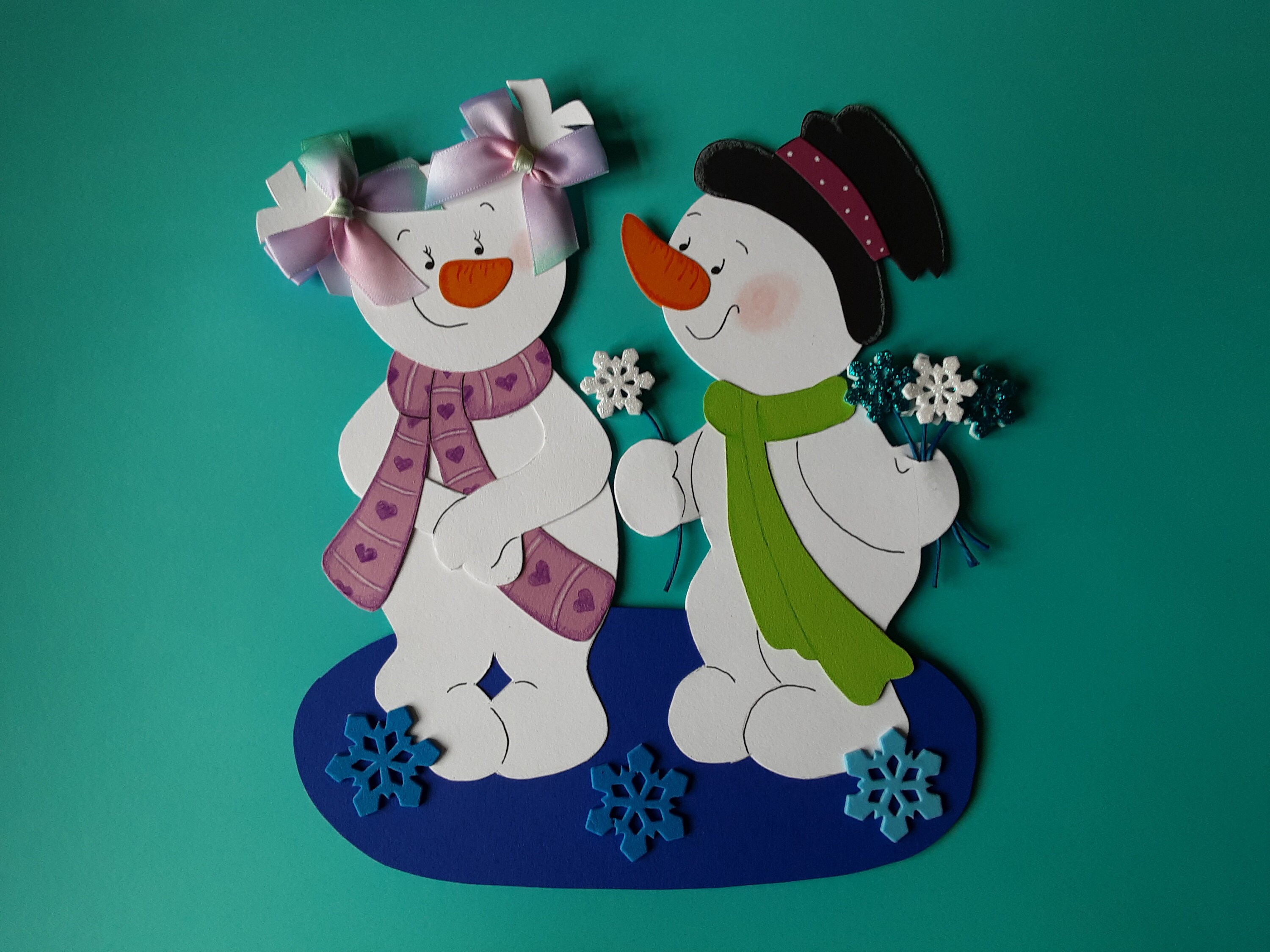 Window picture cardboard snowman in love