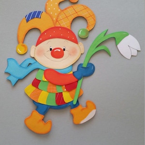 Palhaço de papelão com imagem de janela com flores