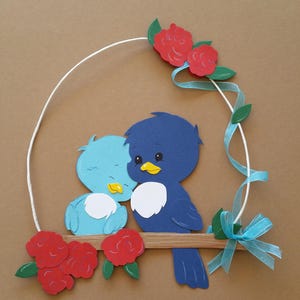 Image de fenêtre en carton d'argile oiseaux amoureux