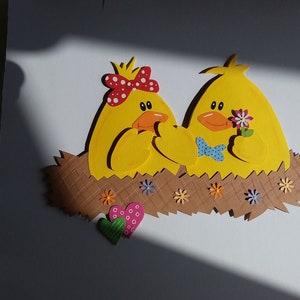 Imagem de janela de papelão de argila galinhas no ninho