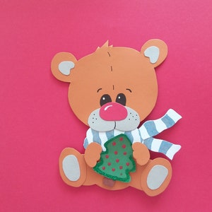Image de fenêtre petit ours en peluche