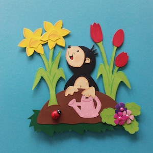 Fensterbild Tonkarton Maulwurf und Frűhlingsblumen