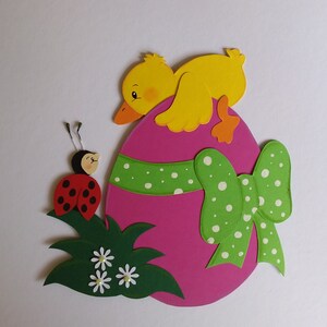 Imagem de janela de papelão de argila frango com ovo