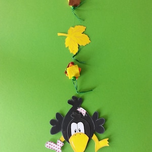 Chaîne de fenêtre en carton avec image de corbeau automne