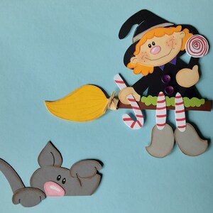 Image de fenêtre en carton sorcière avec chat