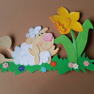 Fensterbild Tonkarton Schaf mit Blume liegend