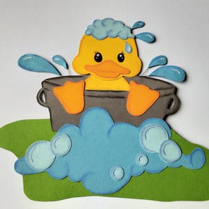 Imagem de janela banheira de papelão com pato