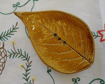 Leaf soap dish, honey leaf