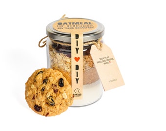 Oatmeal Cookies , Cookie Mix in a Jar , do-it-yourself cookies , delicious cookie mix for baking , best cookie gift in a jar