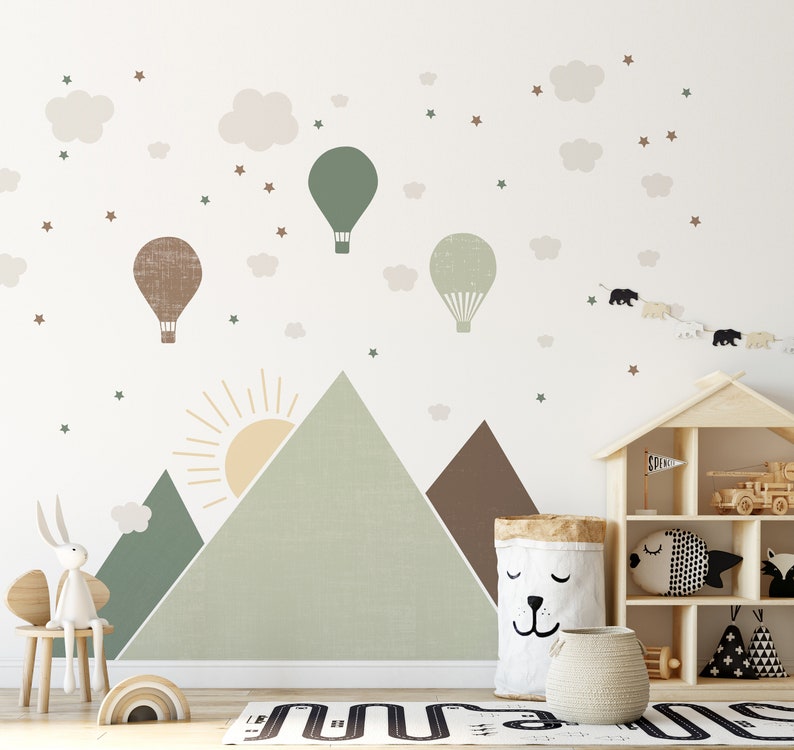 Autocollant mural montagnes et ballons, couleur naturelle, Beige, marron, vert, minimalisme, décoration murale pour chambre de bébé, vinyle facile à laver image 1