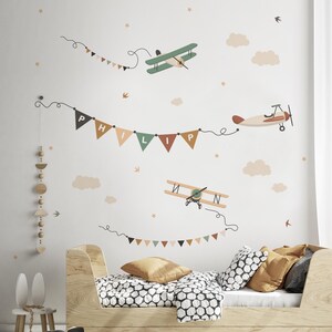 Adesivo da parete aeroplano con nome, decorazione naturale per la cameretta dei bambini, cameretta beige per aeroplano, decorazione aeronautica, carta da parati per aliante