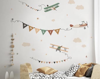 Muursticker met vliegtuig en naam, natuurlijke kinderkamerdecoratie, beige vliegtuig in de kinderkamer, luchtvaartdecoratie, zweefvliegtuigbehang voor jongens