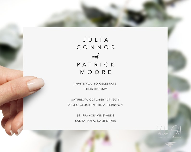 Puede incluir: Una tarjeta de invitaci&oacute;n blanca con texto negro. La tarjeta dice: "JULIA CONNOR y PATRICK MOORE TE INVITAN A CELEBRAR SU GRAN D&Iacute;A S&Aacute;BADO, 13 DE OCTUBRE DE 2018 A LAS 3 DE LA TARDE ST. FRANCIS VINEYARDS SANTA ROSA, CALIFORNIA."