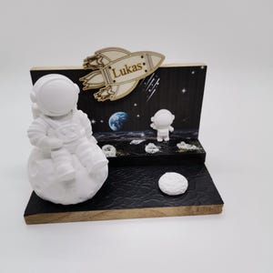 Geschenk Einschulung,Aufsteller Holz mit Astonaut,personalisiert,Rakete graviert,Geschenk zum Geburtstag,Stiftehalter,Schulanfang