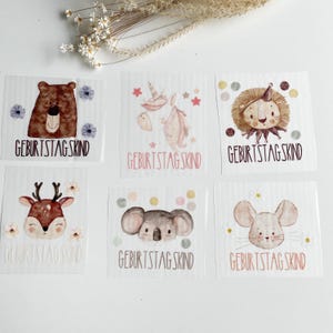 Könnte beinhalten: Sechs illustrierte Tier-Geburtstagskarten mit dem Text "Geburtstagskind". Die Tiere sind ein Bär, ein Einhorn, ein Löwe, ein Reh, ein Koala und eine Maus.