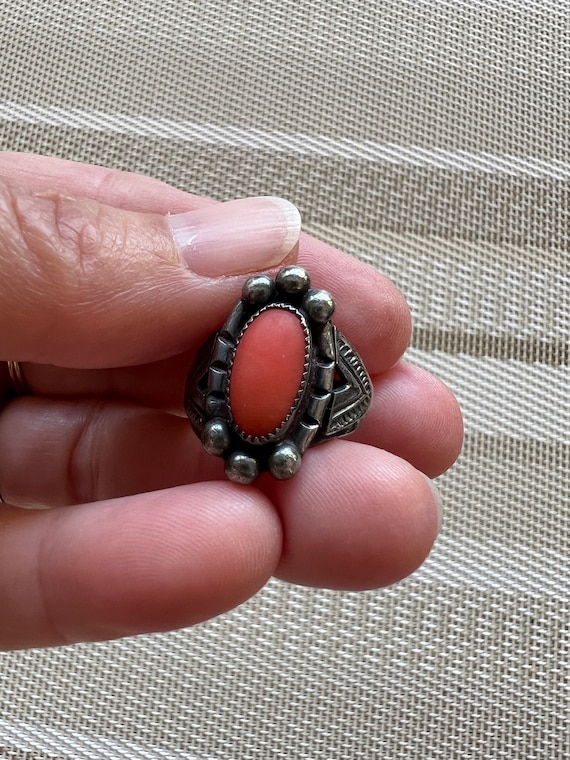 Beautiful vintage Navajo coral sterling ring appro