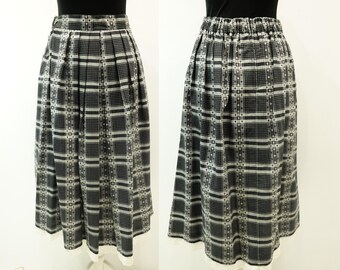 Traditional skirt cotton black white checkered with hem tip