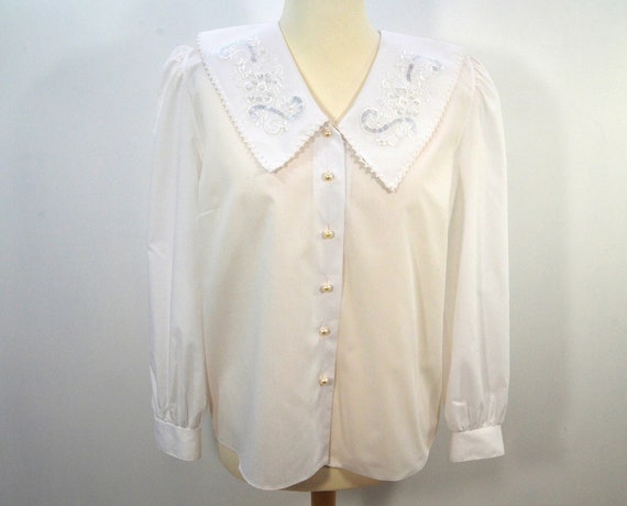 Festive blouse white large collar embroidered
