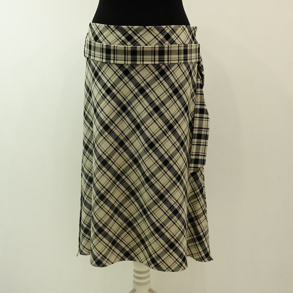 Skirt Schottenkaro black and white oblique checkered