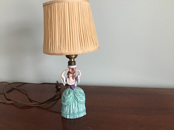 Art Deco figurine lAMP