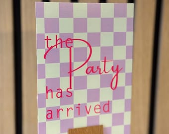 Postkarte "the party has arrived"