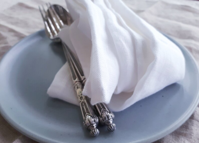 Set of 4 pure linen napkins in white linen pouch