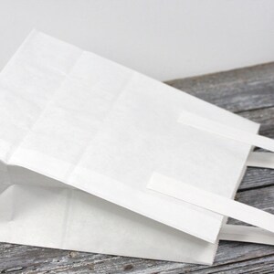 Papiertüten mit FlachHenkel weiß Kraftpapier 18x20x8cm Geschenktüten Bild 4