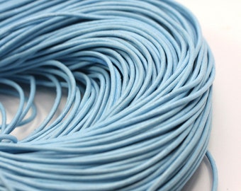 1.40 EUR/1m echtes Lederband 2mm hellblau