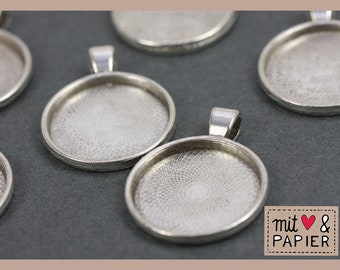 4 sockets 25 mm round frame silver pendant