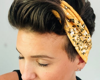 Bandeau imprimé bandana moutarde, bandeau bandana, bandeau style bandana, bandeau automne, bandeau jaune moutarde, bandeau torsadé