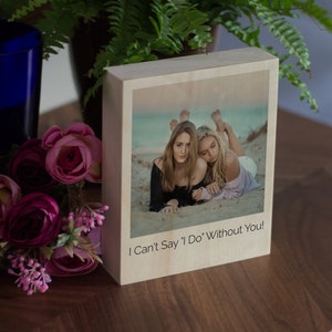 Ik kan niet zeggen "Ik doe" zonder jou!, Bruidsmeisje voorstel cadeau, Bruidsmeisje op maat cadeau met foto, Gepersonaliseerde print op hout
