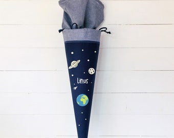 Cono escolar con temática espacial, cono escolar con temática planetaria, universo | Personalizado con nombre para niños | Combina con la mochila escolar | Cono de caramelo de tela