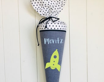 Cono escolar de tela personalizado en forma de cohete | con nombre | también se puede usar como almohada de peluche