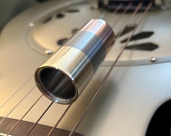 Slide para guitarra JSA “Freudian Split” DiversiTone, em alumínio (Id), cobre (Ego) e latão (SuperEgo) com superfície dividida (tamanhos de anel EUA - 7 e 9)