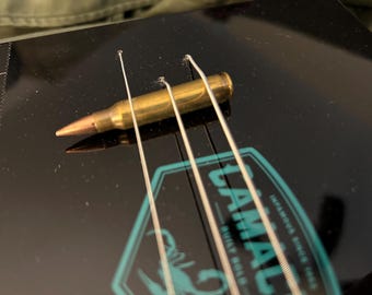JSA Zn44 “Full Metal Jacket” .223 Latão Redondo, Caixa de Bala, Ponte de Guitarra Cigar Box (3 ou 4 Cordas)