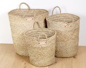 Wicker laundry basket with handles