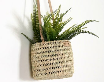 Hanging plant pot in palm and leather