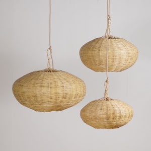 Natural wicker and reed pendant light - Boule