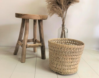 Round palm leaf basket