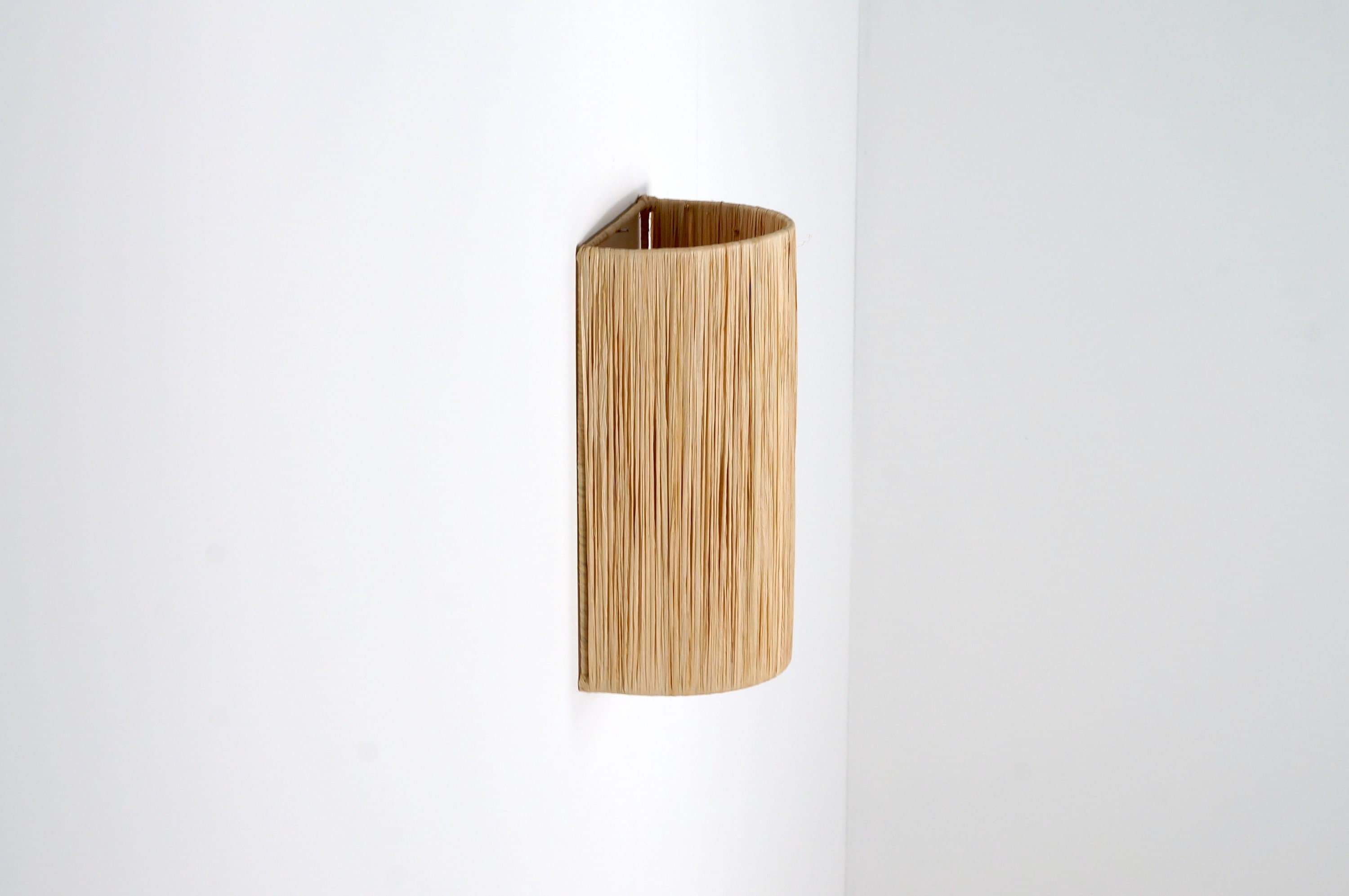 Wall light fixture with raffia