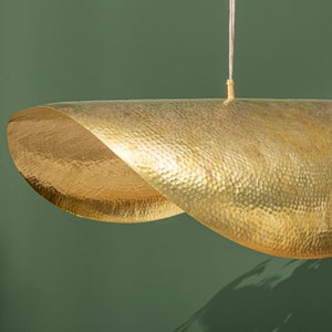 Suspension in hammered golden brass Brass 80cm