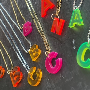 Cadena con colgante Letra Acrílico / A-Z ABC / Muchos Colores Charm Acrílico Colgante Cadena Colgante Collar Acrílico Cortado a Láser Plata Oro