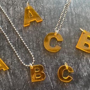 Colgante Ámbar Amarillo - Letras Colores Acrílico / A - Z / ABC / Muchos Colores / Charm / Colgante Acrílico Collar Colgante Acrílico Cortado Con Láser