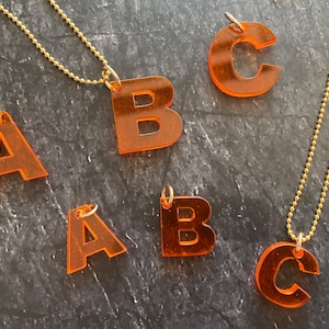 Colgante Naranja Ámbar - Colores Letra Acrílico / A - Z / ABC / Muchos Colores / Charm Acrílico Colgante Collar Colgante Acrílico Cortado Con Láser